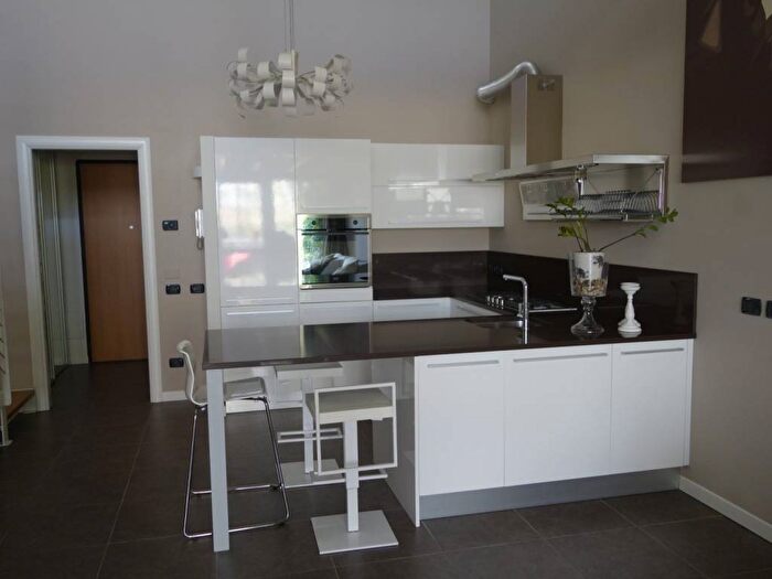 Appartamento bilocale in affitto in Via Alfredo Corti, Canovine, Bergamo