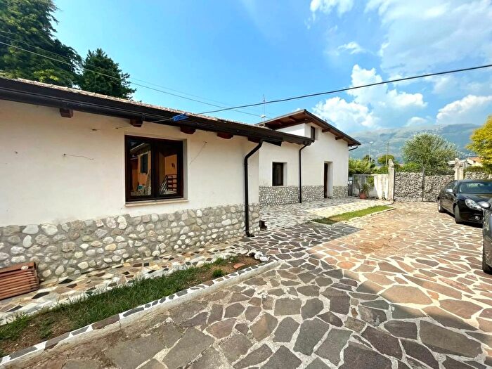 Casa quadrilocale in vendita in Via Sferracavallo a Sora Frosinone, Sora