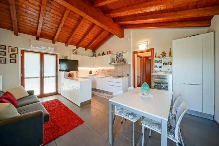 Appartamento bilocale in vendita in Via dei Cacciatori Castello di Brianza, Castello Di Brianza