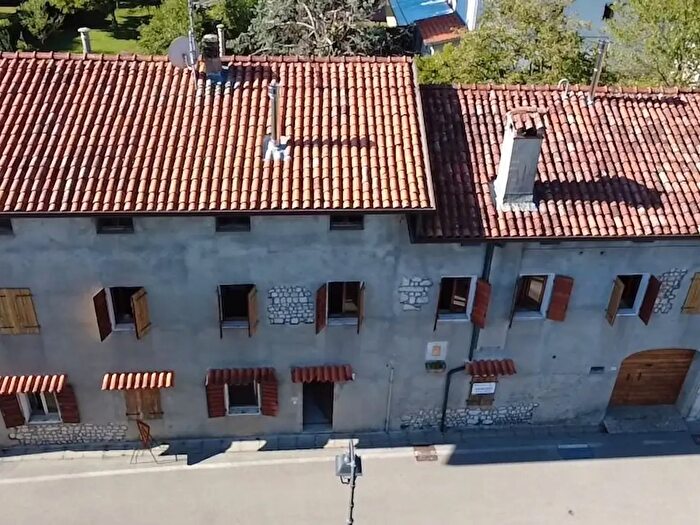 Casa con 10 locali in vendita in Montereale Valcellina