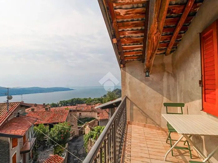 Casa quadrilocale in vendita in Via dei Castagni, Gargnano