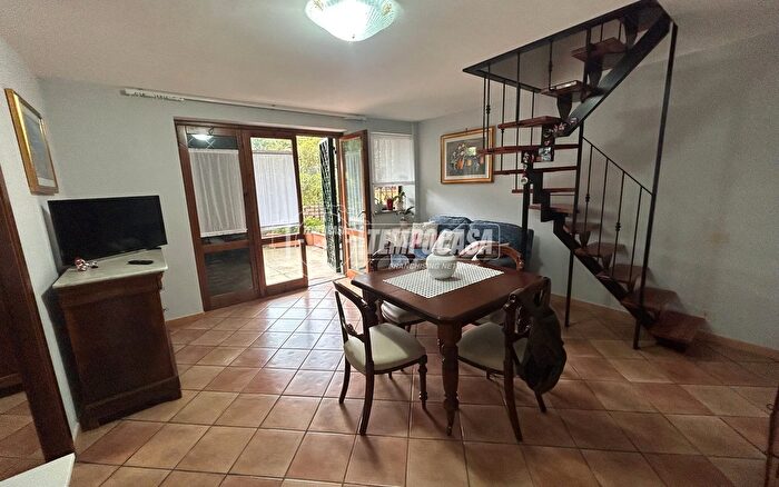 Appartamento trilocale in vendita in Via delle Doganelle, Oriolo Romano