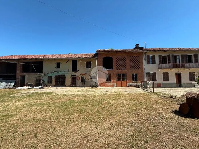 Casa con 15 locali in vendita in Via Nigiotto, Montafia