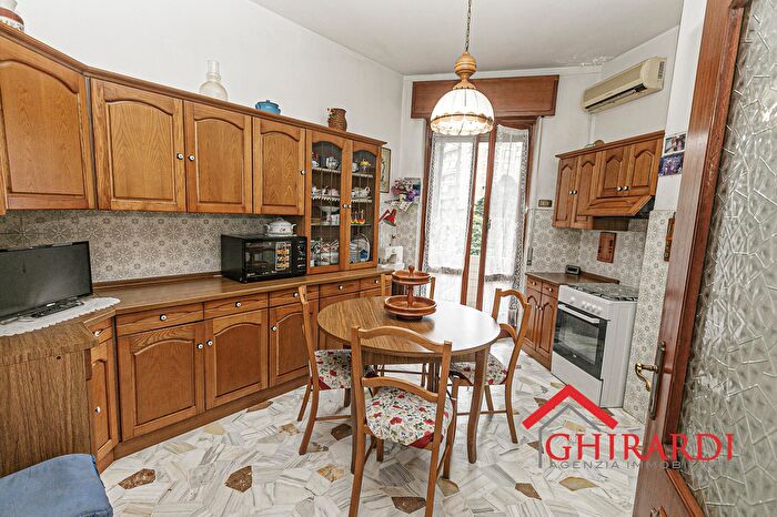 Appartamento con 7 locali in vendita in Via Luigi Galvani, Genova