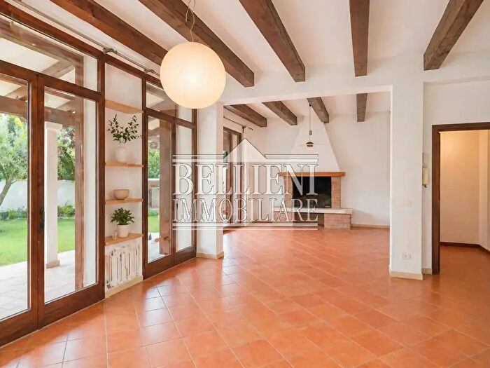 Casa con 8 locali in vendita in Via Aurelio dallAcqua, Vicenza