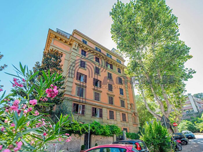 Appartamento trilocale in affitto in Viale Aurelio Saffi, Trastevere, Roma