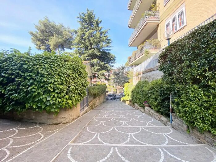 Appartamento trilocale in vendita in Via Adolfo Gandiglio, Roma