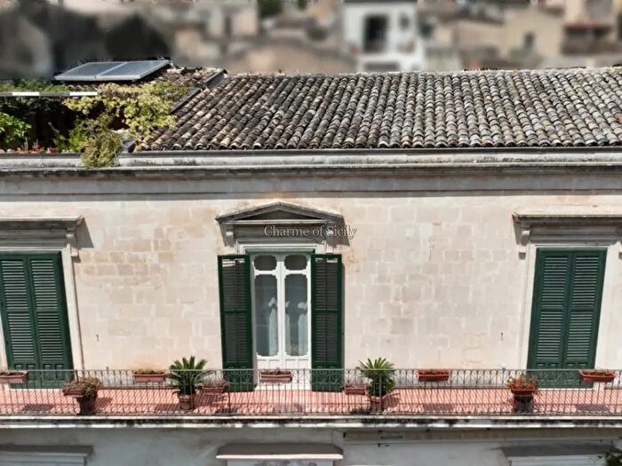 Casa con 7 locali in vendita in Via Pisacane, Modica