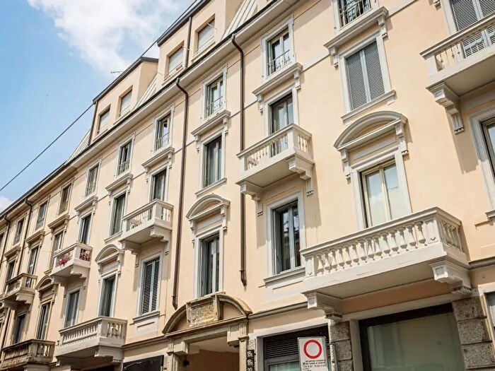 Appartamento trilocale in affitto in Via San Vincenzo, Milano