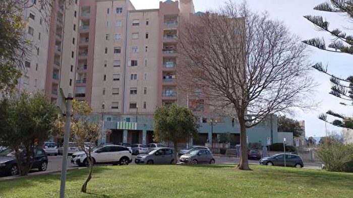 Appartamento trilocale in vendita in Via Francesco Alziator, Cagliari