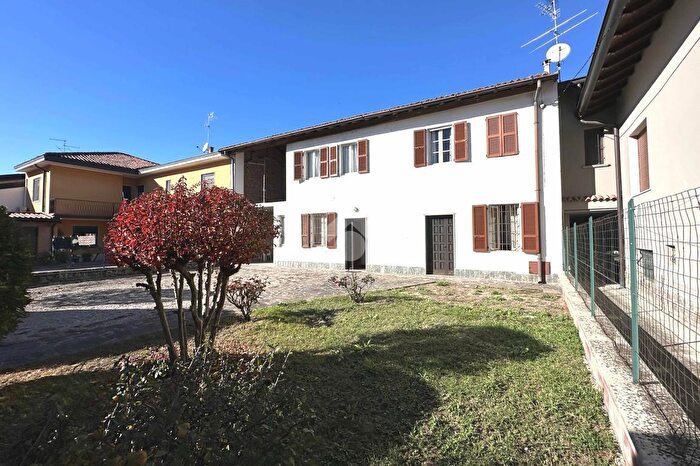 Casa trilocale in vendita in Via Trento E Trieste, Crespiatica