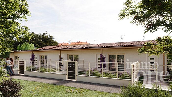 Appartamento con 5 locali in vendita in Via Costanza, Livorno