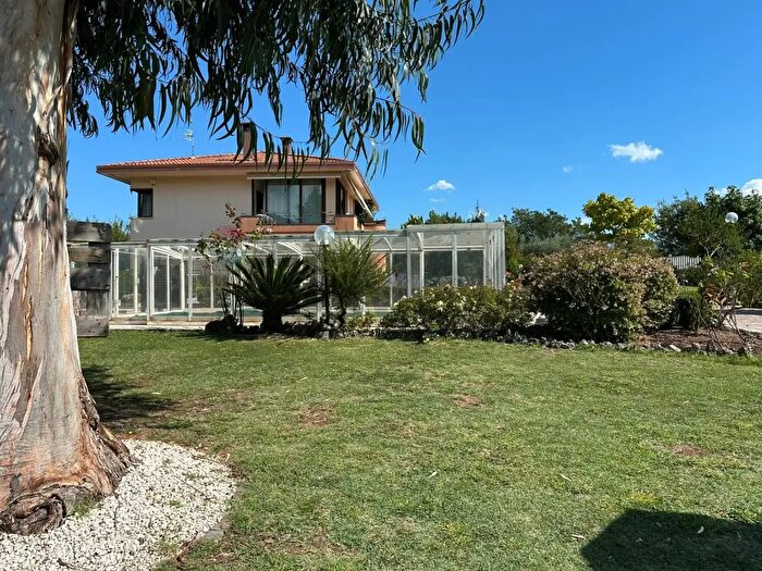 Casa con 17 locali in vendita in Via Selva, Montaquila