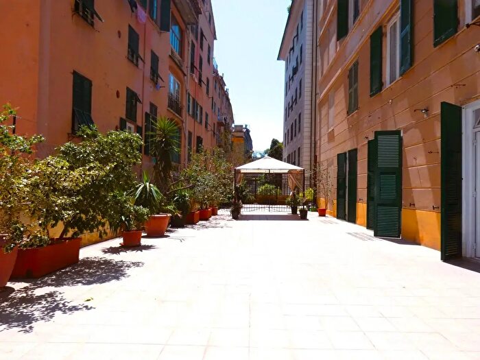 Appartamento con 5 locali in affitto in Via Caffaro a, Genova