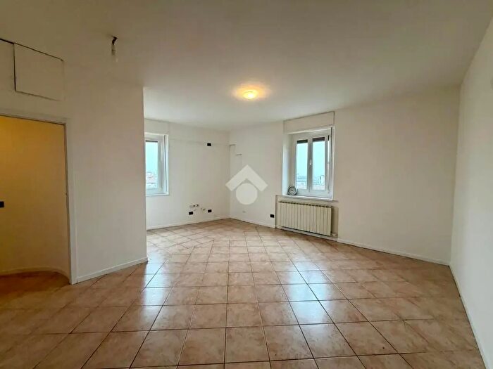 Appartamento trilocale in vendita in Via l Manara, Brescia