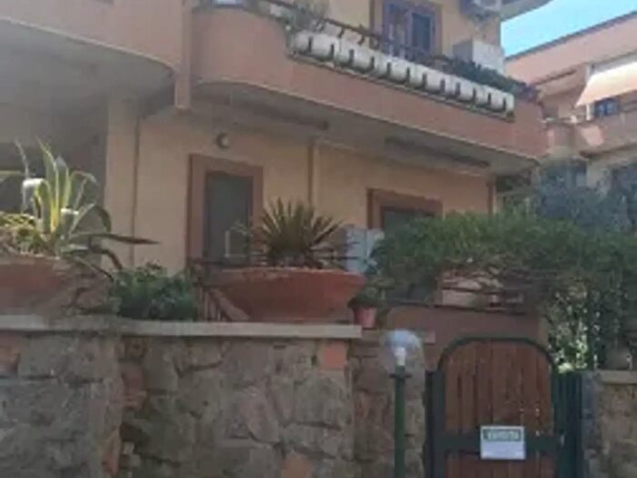 Appartamento quadrilocale in vendita in Via Pupinia, Roma