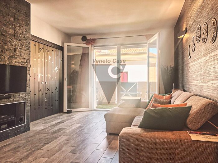 Appartamento quadrilocale in vendita in Via Michelangelo Buonarroti, Campagna Lupia