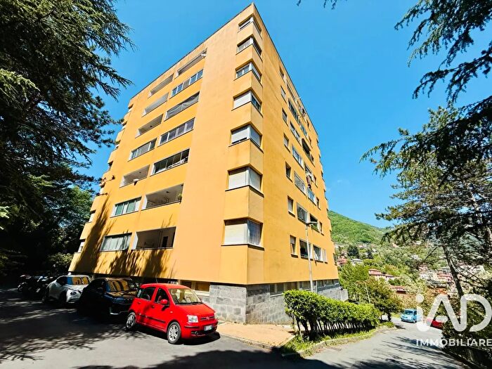 Appartamento con 5 locali in vendita in Via Silvio Solimano, Genova