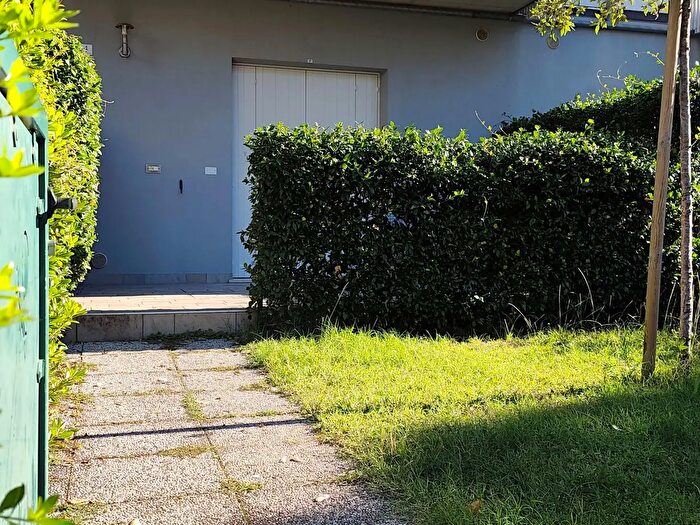 Appartamento trilocale in vendita in Via Monte Pasubio, Lignano Sabbiadoro