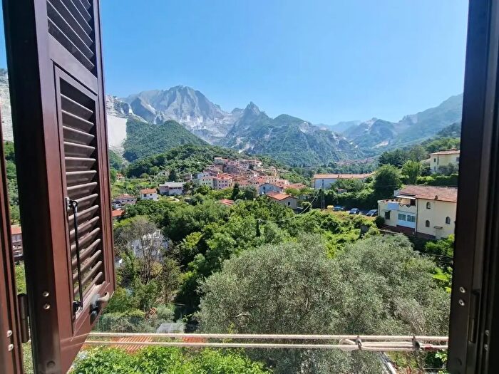 Appartamento quadrilocale in vendita in Carrara
