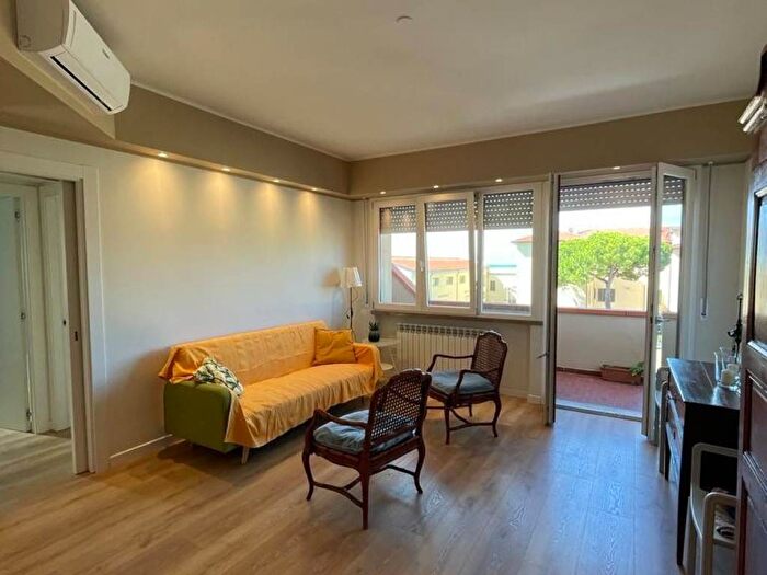 Appartamento trilocale in affitto in Via Enrico Diacono, Marina di Pisa, Pisa