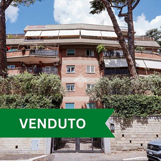 Appartamento quadrilocale in vendita in Via Nemea, Roma
