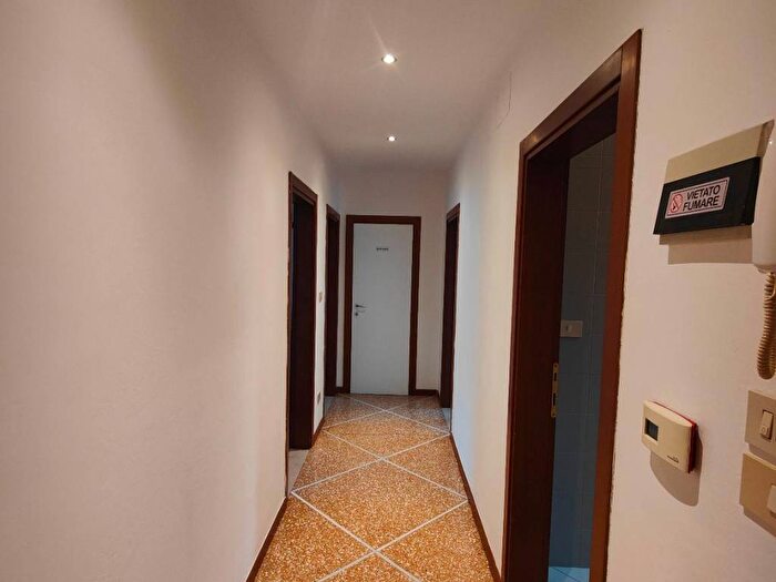 Appartamento trilocale in affitto in Vicolo Otto Colonne, San Felice, Bologna