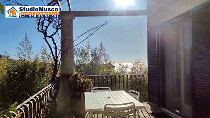 Casa con 6 locali in vendita in Via Vecchia del Faro, Anacapri