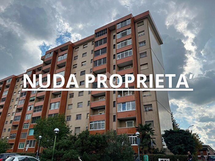 Appartamento trilocale in vendita in Via Benvenuto Cellini, Corsico