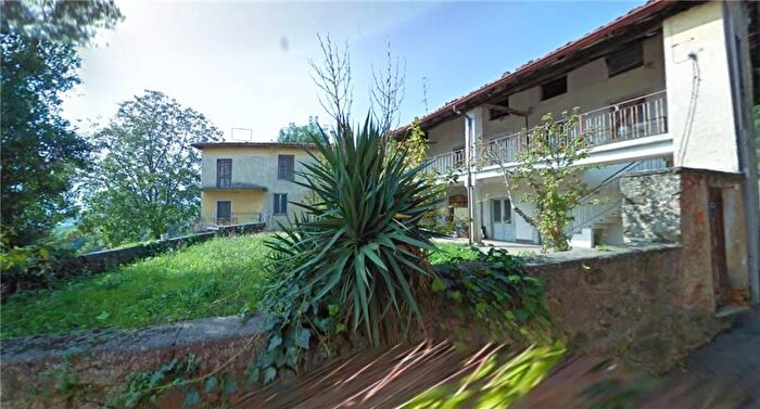 Casa con 13 locali in vendita in Via Mattè, Villongo