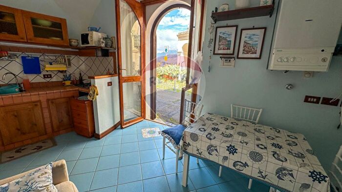 Appartamento trilocale in vendita in Via Arragonese, Gaeta