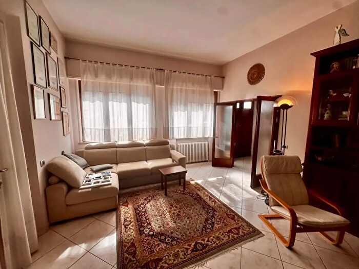 Casa con 5 locali in vendita in Capraia E Limite