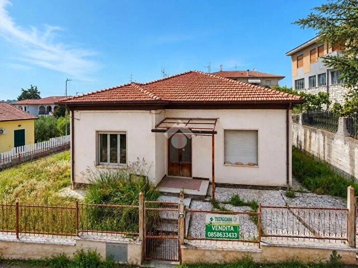 Casa trilocale in vendita in Via Bachelet, Mosciano Sant'Angelo