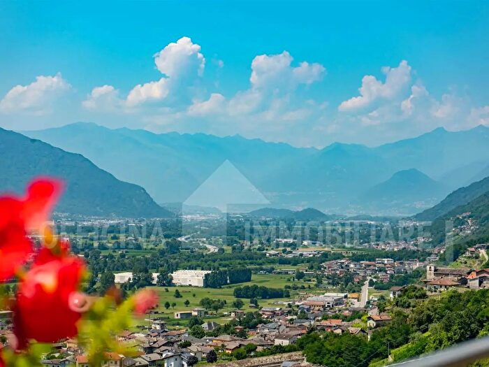 Casa quadrilocale in vendita in Via Mello, Traona