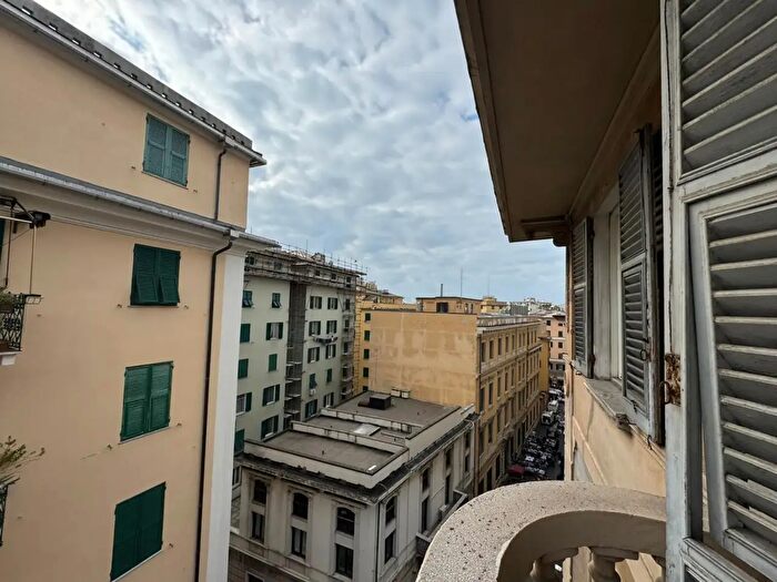 Appartamento con 8 locali in vendita in Via Cesare Dattilo, Genova