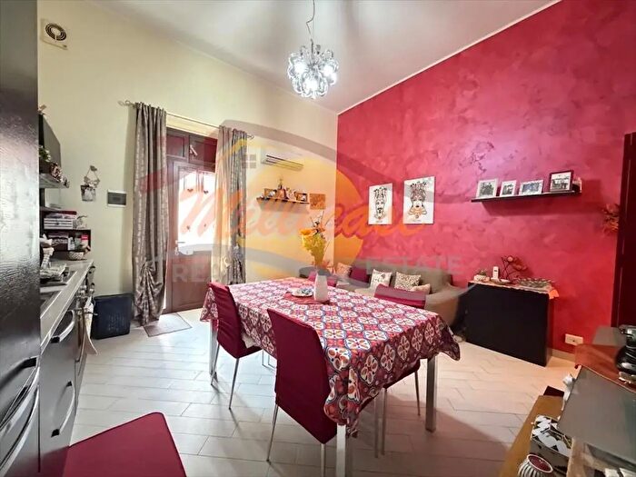 Appartamento trilocale in vendita in Via Pasubio, Siracusa