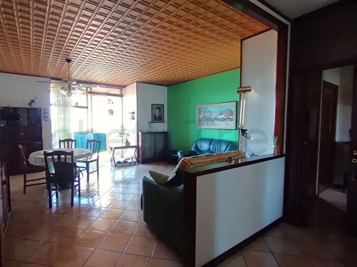 Appartamento trilocale in vendita in Via del Monte Canin, Trieste