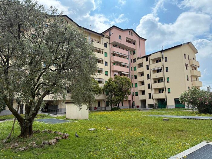Appartamento trilocale in affitto in Via Giorgio De Chirico, Amati Stadio, Monza