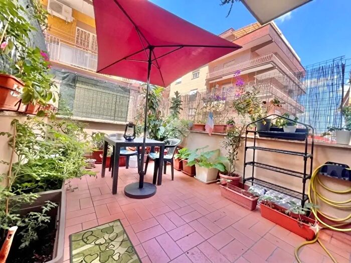 Appartamento bilocale in vendita in Via Gregorio XIII, Roma