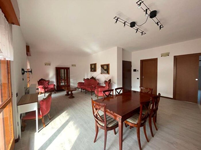 Appartamento trilocale in affitto in Via Mazzini, Piazza Santa Maria, Busto Arsizio