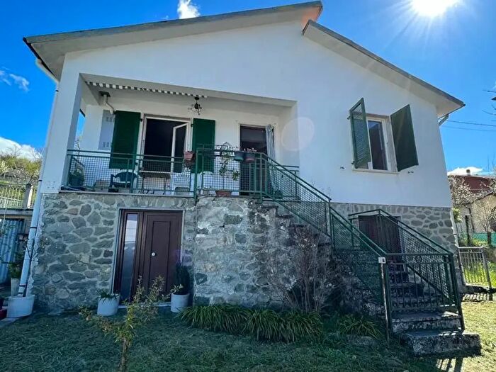 Casa con 6 locali in vendita in Aulla