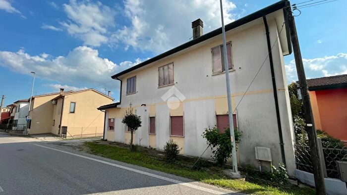 Casa con 6 locali in vendita in Via FLli Bandiera, Bagnoli Di Sopra