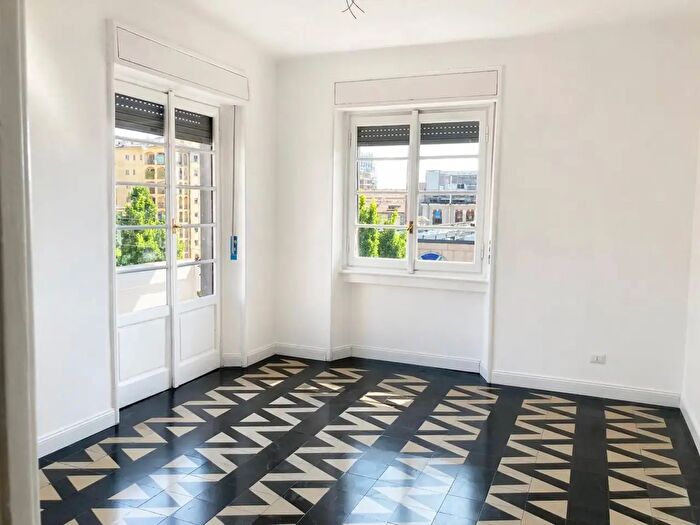 Appartamento trilocale in affitto in Via Pietro Colletta, Milano