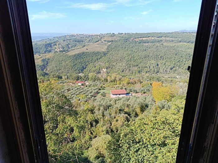 Appartamento quadrilocale in vendita in Piazza SValentino, Penna In Teverina