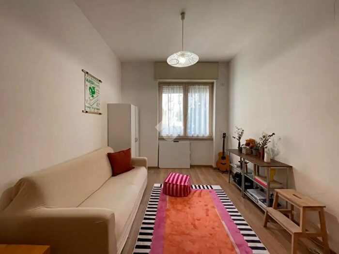 Appartamento trilocale in vendita in Via Lario, Milano