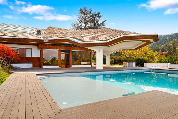 Casa con 8 locali in vendita in Strada Val Salice, Torino