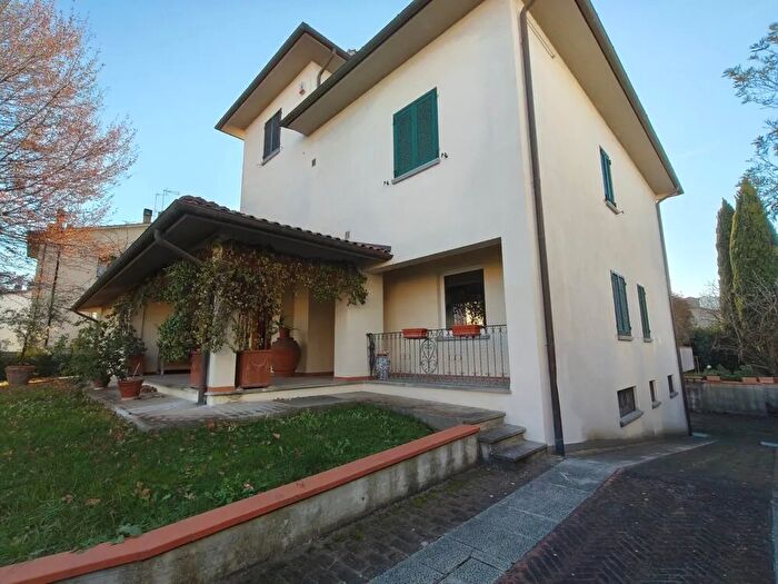 Casa con 8 locali in affitto in Citta Di Castello