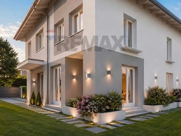 Casa con 8 locali in vendita in Via Tergola, Stra