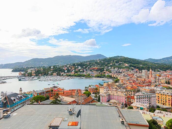 Appartamento con 6 locali in affitto in Via Privata Bozzo Costa, Castello Don Minzoni, Rapallo