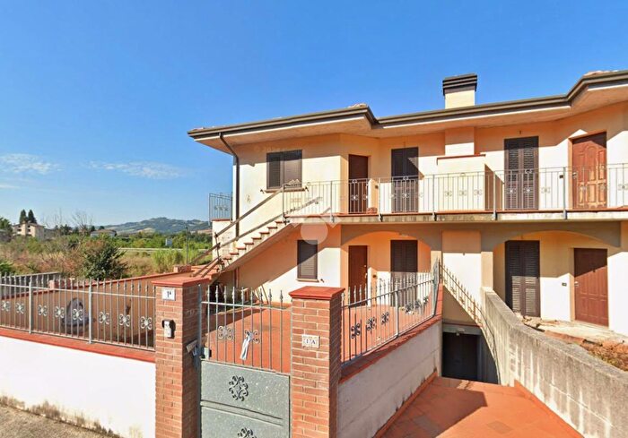 Appartamento con 5 locali in vendita in Via Raoul Braccini, Gualdo Tadino